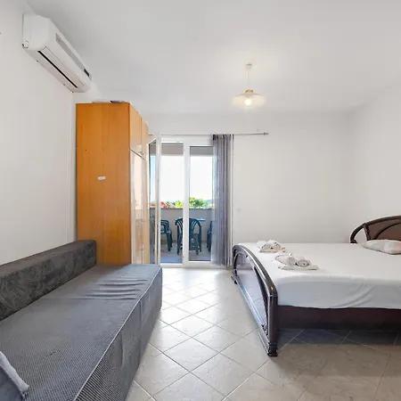 Cozy In With View Apartment Pirovac