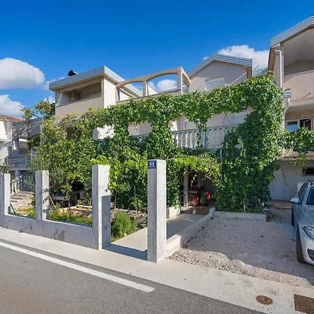 Cozy In With View Apartment Pirovac