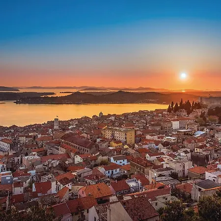 Cozy In With View Apartment Pirovac