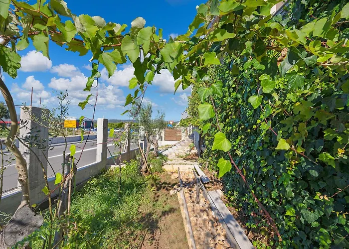 1 Bedroom Cozy In Pirovac