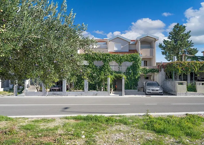 1 Bedroom Cozy In Appartement