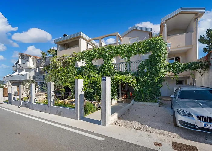 1 Bedroom Cozy In Appartement Pirovac