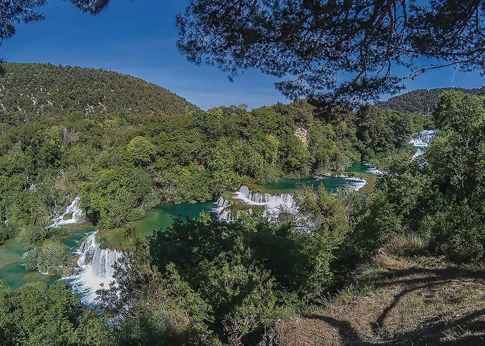 1 Bedroom Cozy In Appartement Pirovac